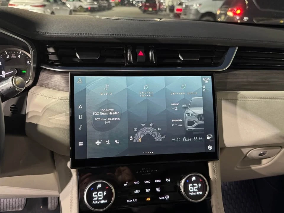 2022 Jaguar F-Pace - Image 8 of 13