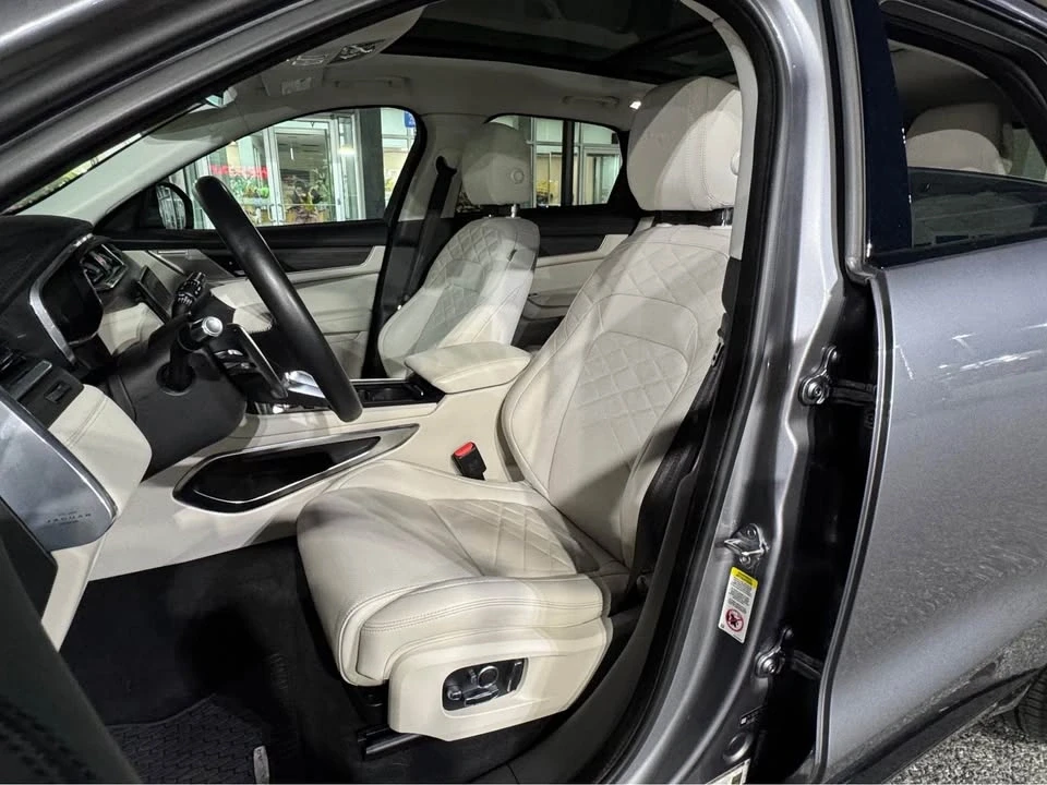 2022 Jaguar F-Pace - Image 11 of 13