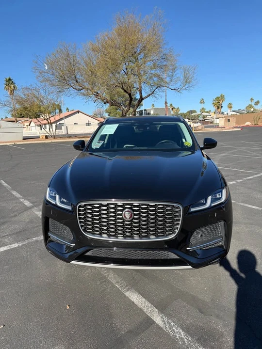 2022 Jaguar F-Pace - Image 2 of 7