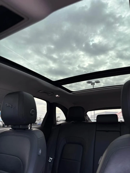 2022 Jaguar F-Pace - Image 9 of 14