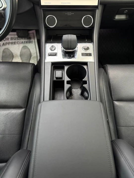 2022 Jaguar F-Pace - Image 10 of 14