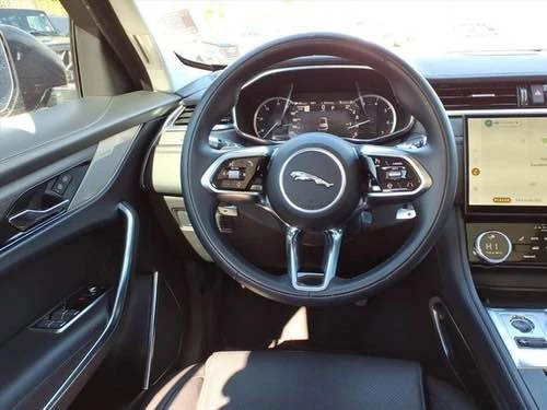 2022 Jaguar F-Pace - Image 7 of 13