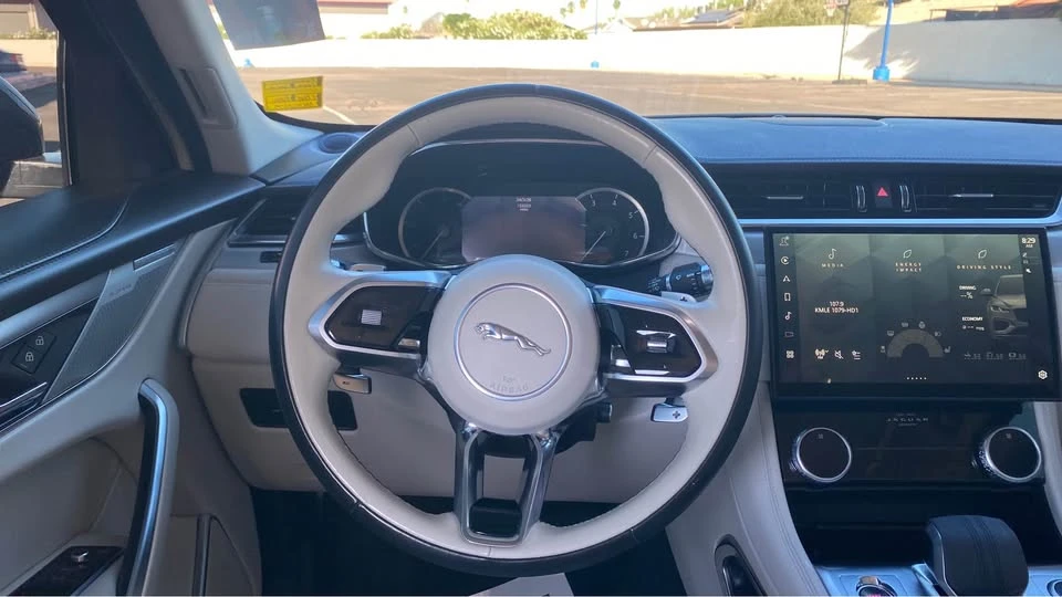 2022 Jaguar F-Pace - Image 15 of 18