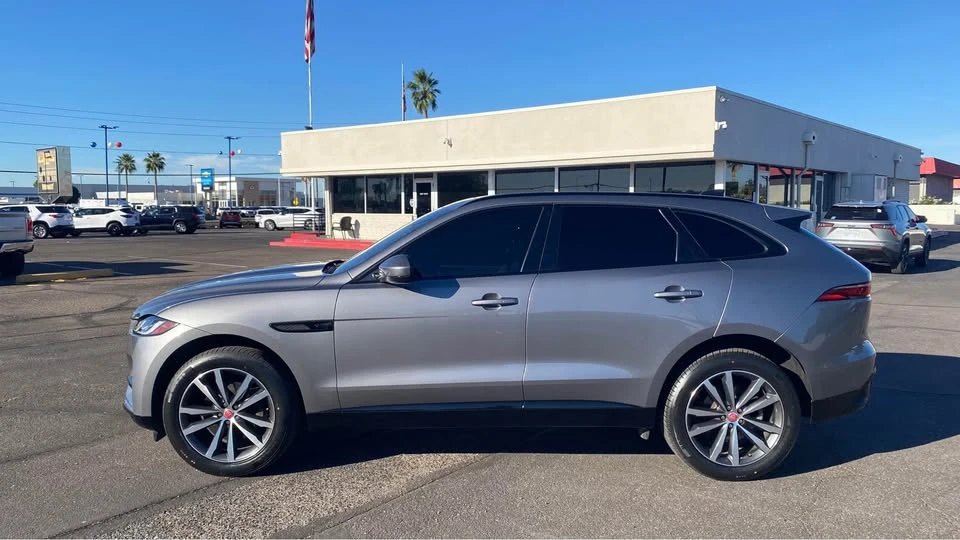 2022 Jaguar F-Pace - Image 5 of 18
