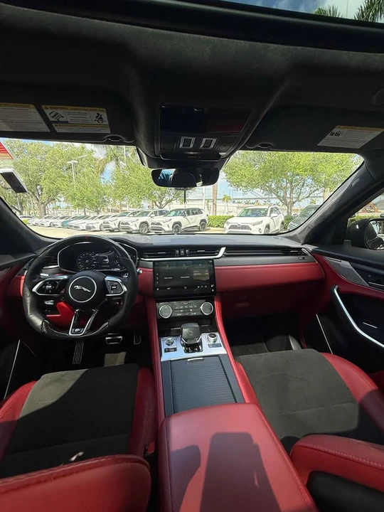 2022 Jaguar F-Pace SVR - Image 10 of 13