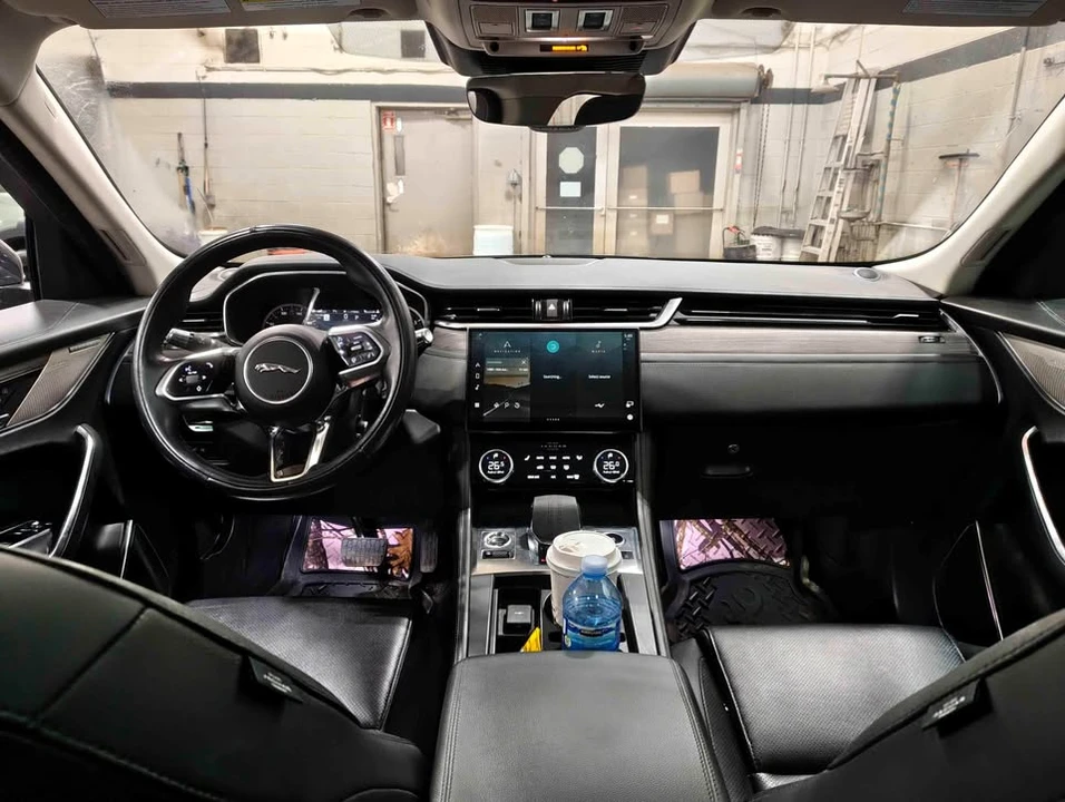 2022 Jaguar F-Pace - Image 5 of 7