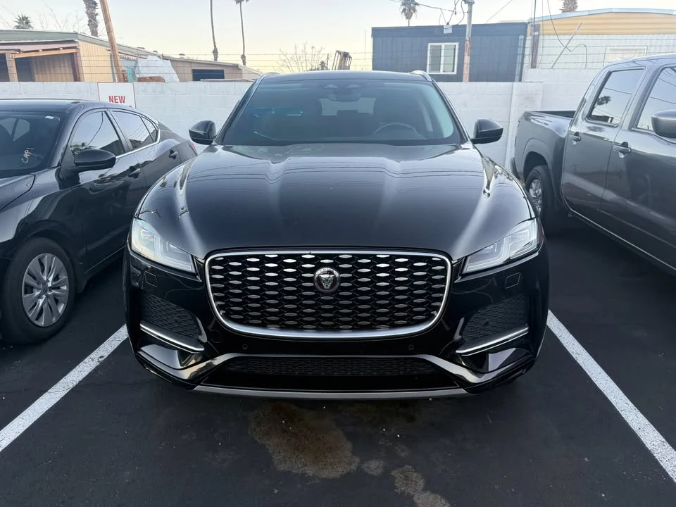2022 Jaguar F-Pace - Image 7 of 12