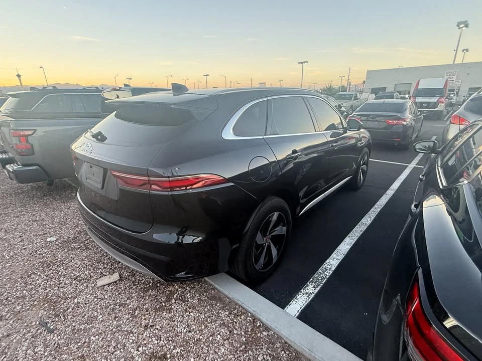 2022 Jaguar F-Pace - Image 2 of 12