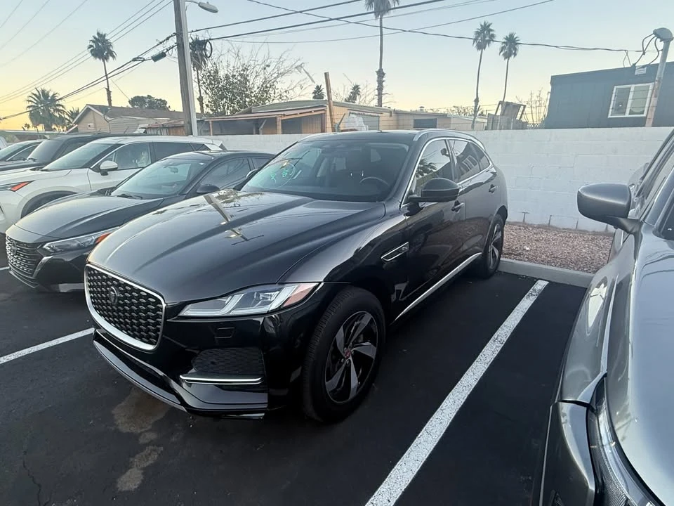 2022 Jaguar F-Pace - Image 7 of 12