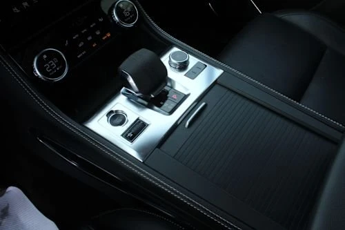 2022 Jaguar F-Pace - Image 14 of 18