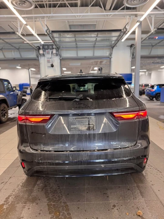 2022 Jaguar F-Pace - Image 8 of 9