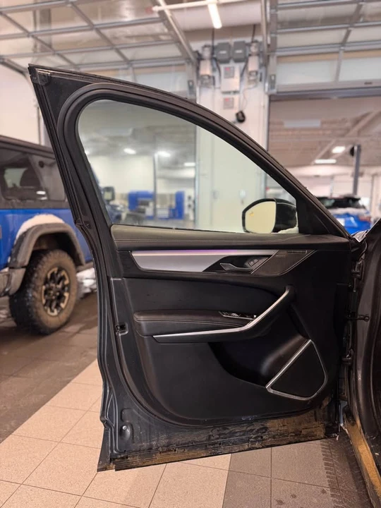 2022 Jaguar F-Pace - Image 3 of 9