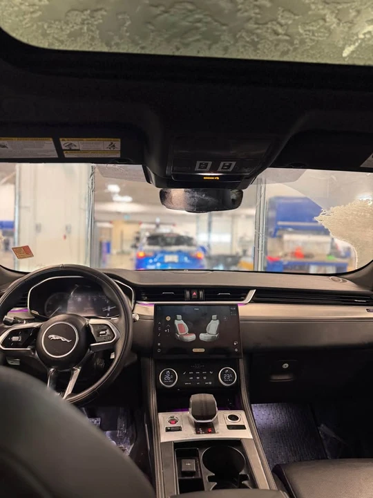 2022 Jaguar F-Pace - Image 6 of 9