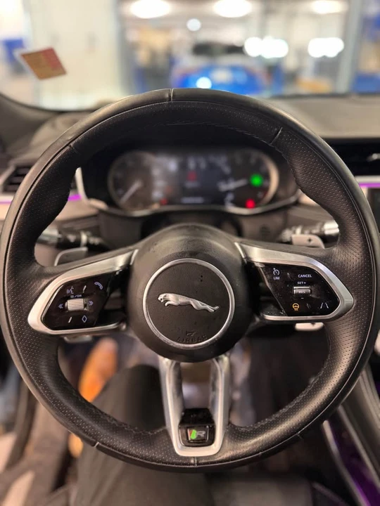 2022 Jaguar F-Pace - Image 5 of 9