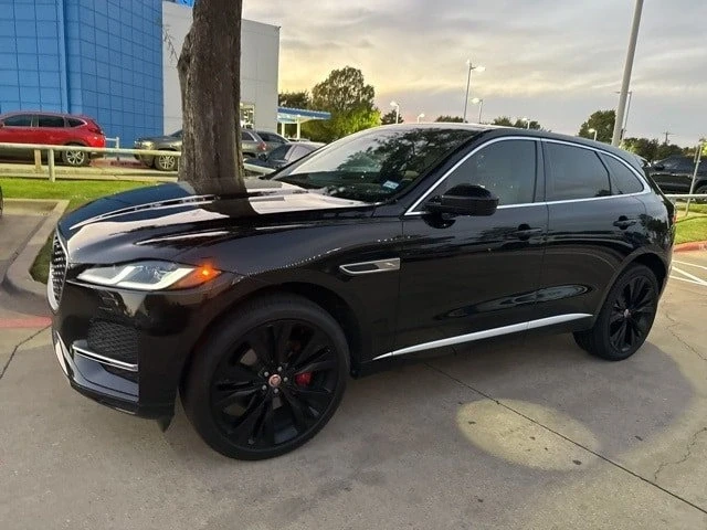 2022 Jaguar F-Pace - Image 2 of 11