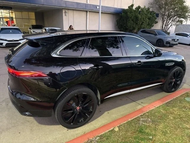 2022 Jaguar F-Pace - Image 4 of 11