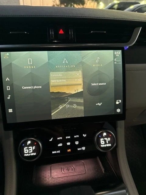 2022 Jaguar F-Pace - Image 5 of 11