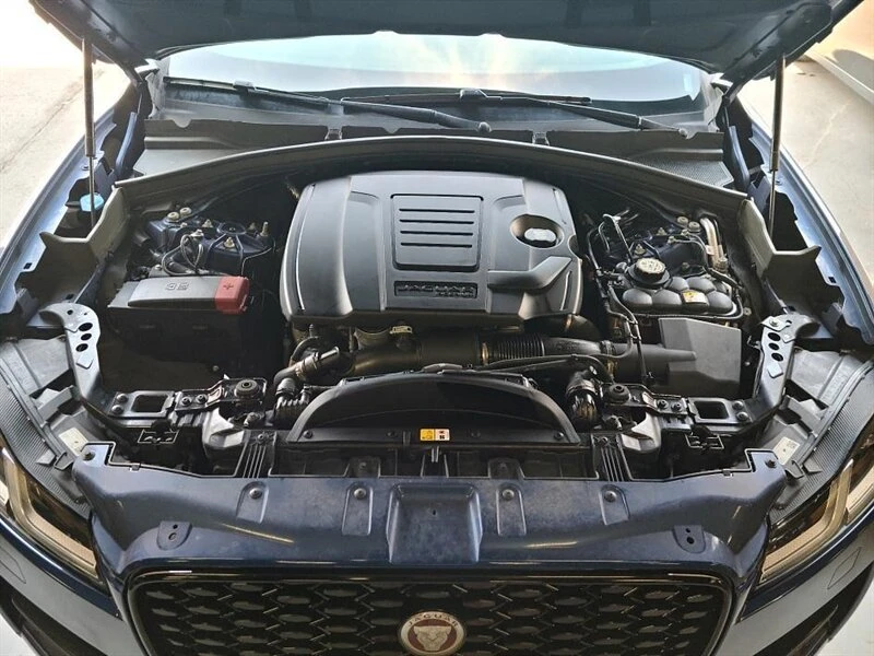 2022 Jaguar F-Pace - Image 17 of 20