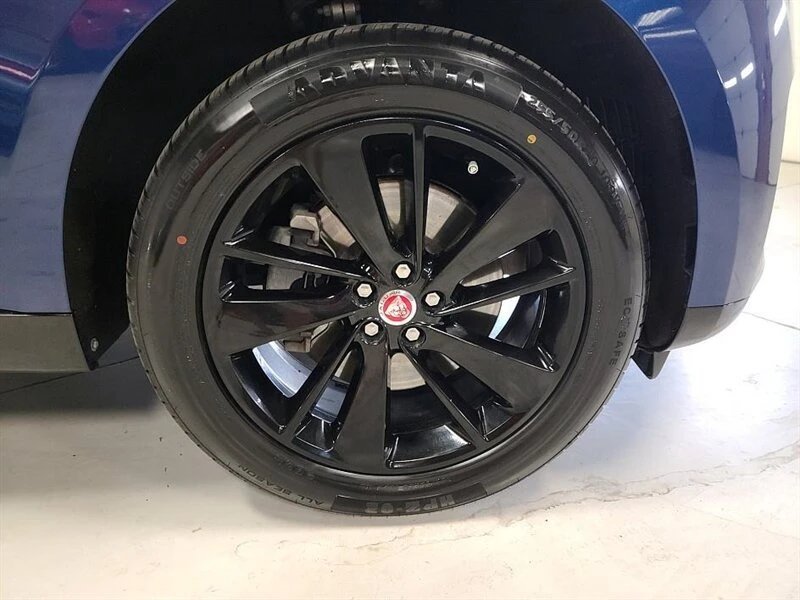 2022 Jaguar F-Pace - Image 12 of 20