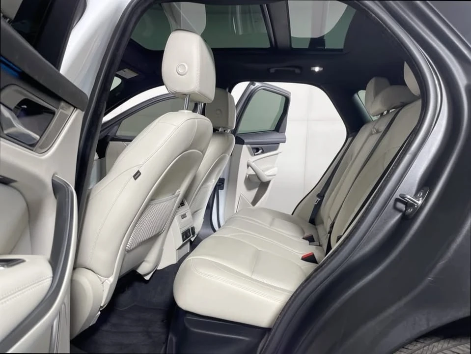 2022 Jaguar F-Pace - Image 17 of 20