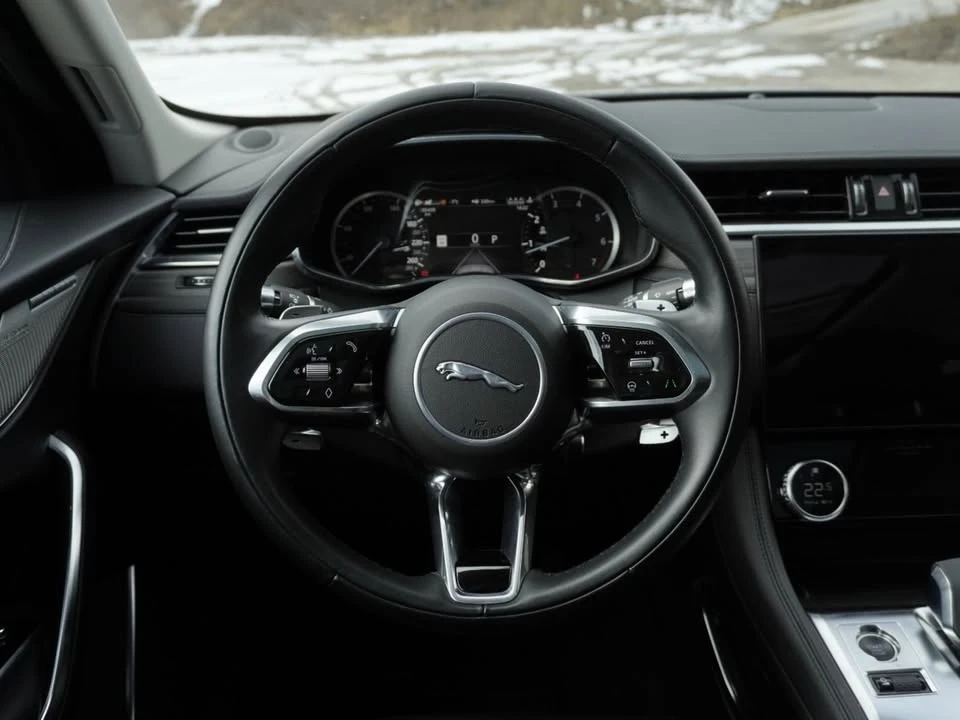 2022 Jaguar F-Pace - Image 11 of 20