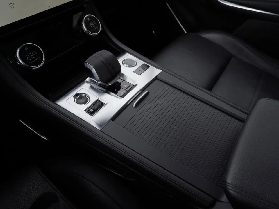 2022 Jaguar F-Pace - Image 19 of 20