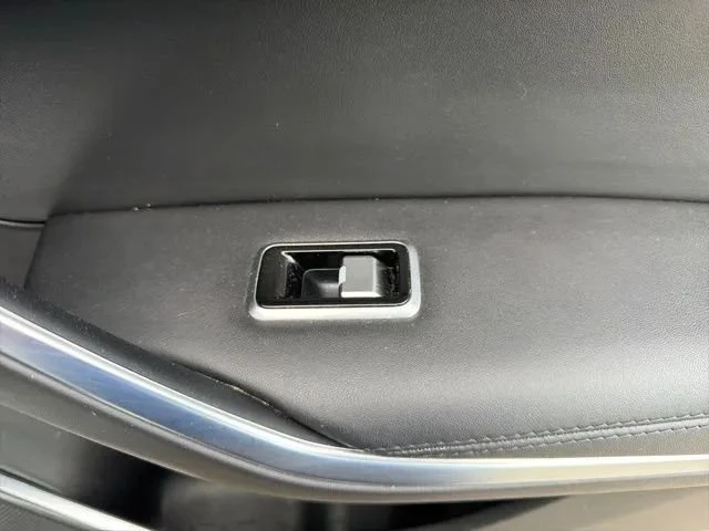 2022 Jaguar F-Pace - Image 15 of 20
