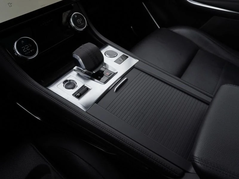 2022 Jaguar F-Pace - Image 10 of 19