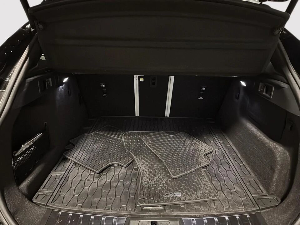 2022 Jaguar F-Pace - Image 6 of 19