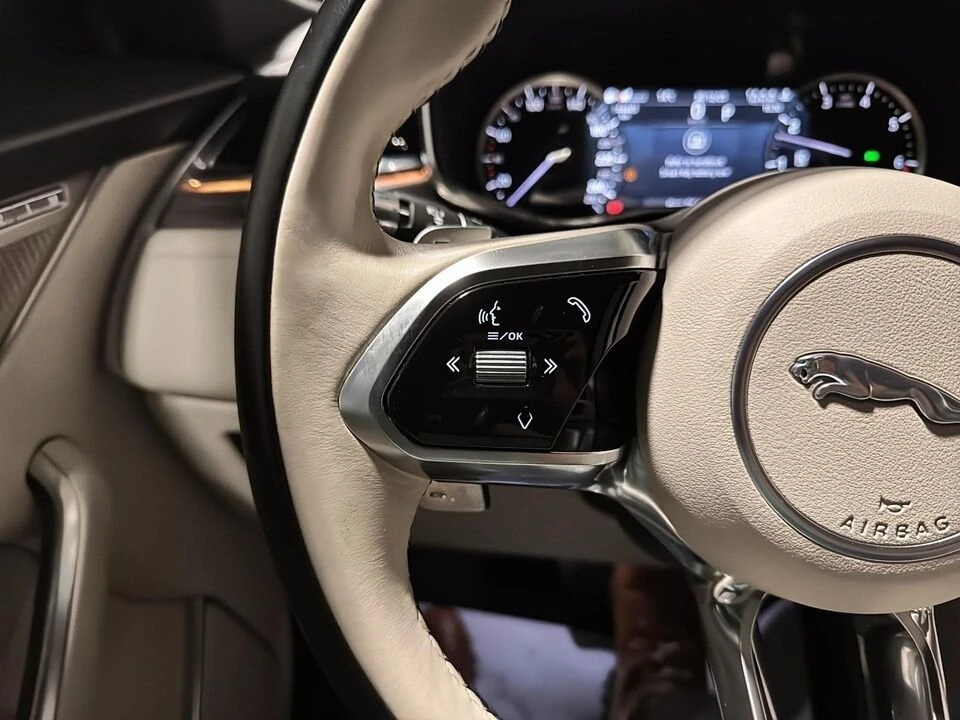 2022 Jaguar F-Pace - Image 16 of 20