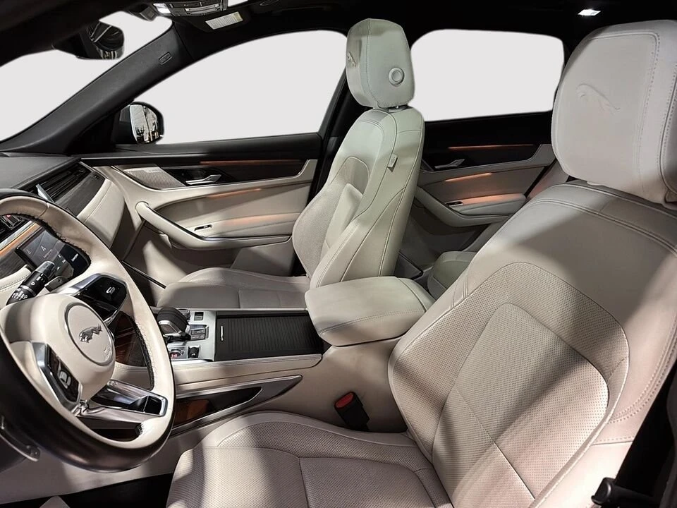 2022 Jaguar F-Pace - Image 13 of 20