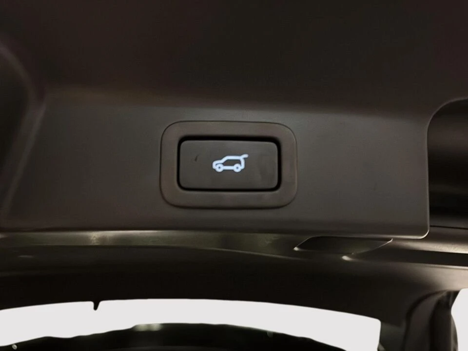2022 Jaguar F-Pace - Image 8 of 18
