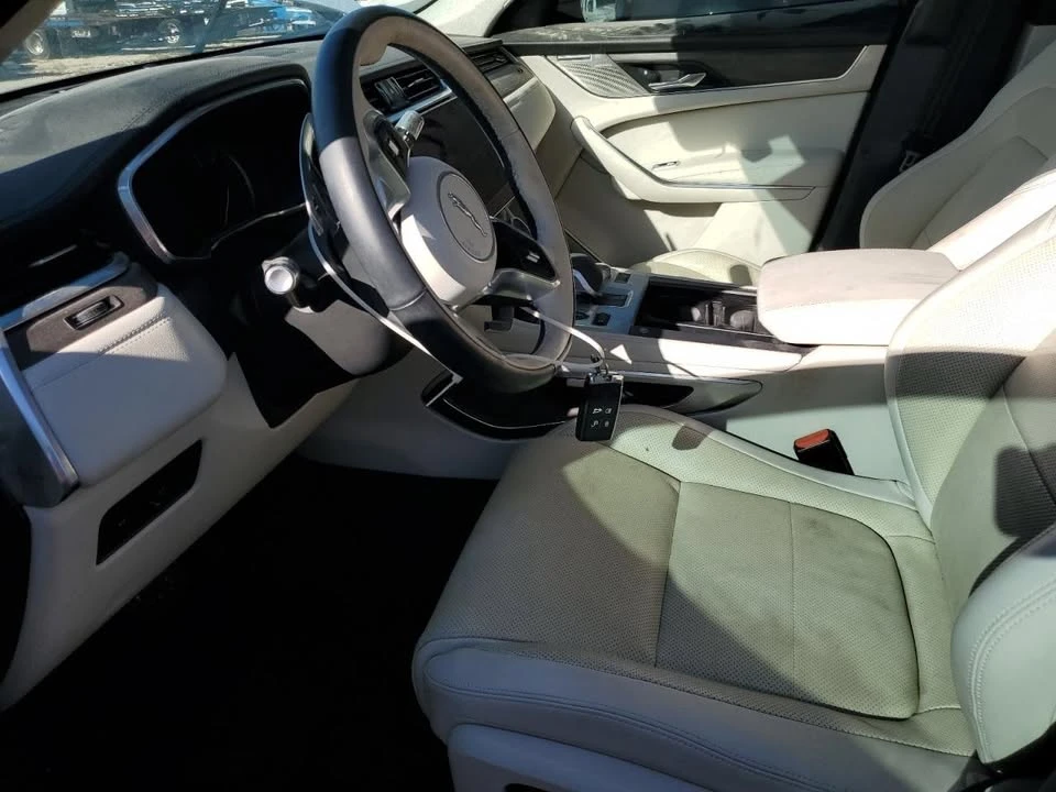 2022 Jaguar F-Pace - Image 7 of 13