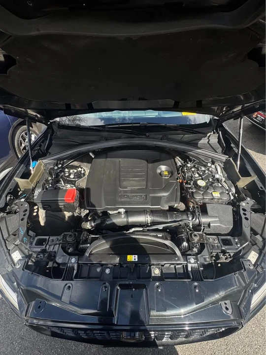 2022 Jaguar F-Pace - Image 16 of 17