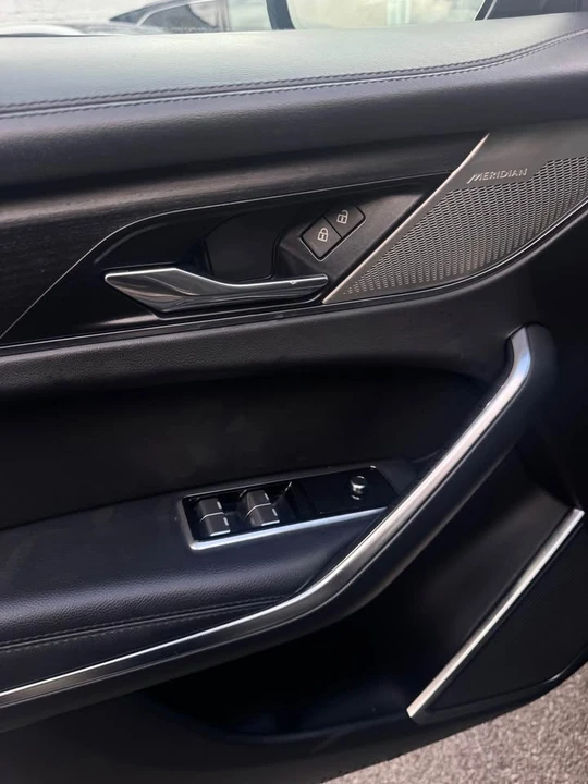 2022 Jaguar F-Pace - Image 12 of 17