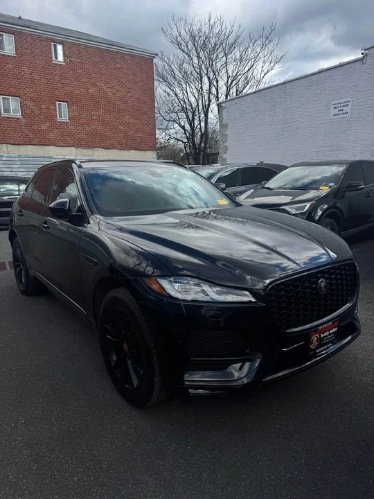 2022 Jaguar F-Pace - Image 2 of 17
