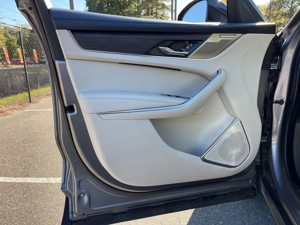 2022 Jaguar F-Pace - Image 17 of 19