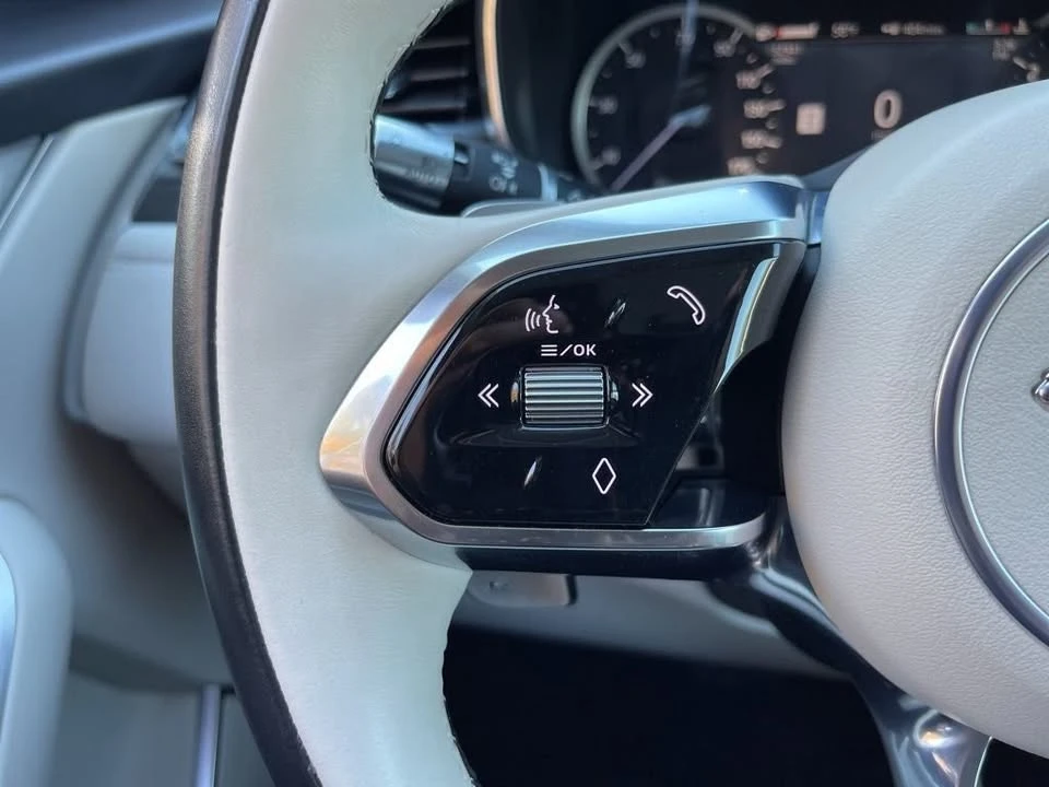 2022 Jaguar F-Pace - Image 15 of 19