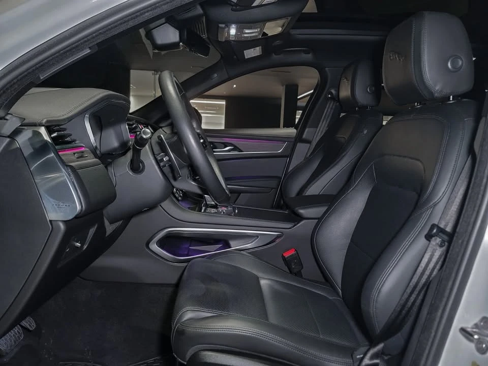 2022 Jaguar F-Pace - Image 7 of 17