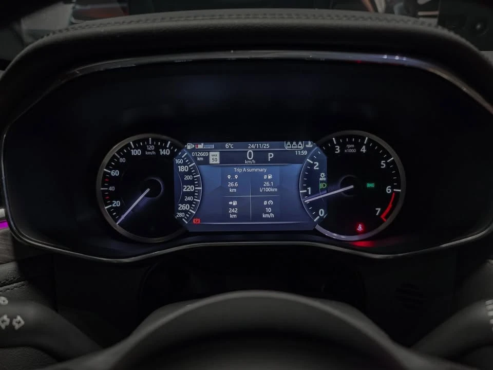 2022 Jaguar F-Pace - Image 9 of 17