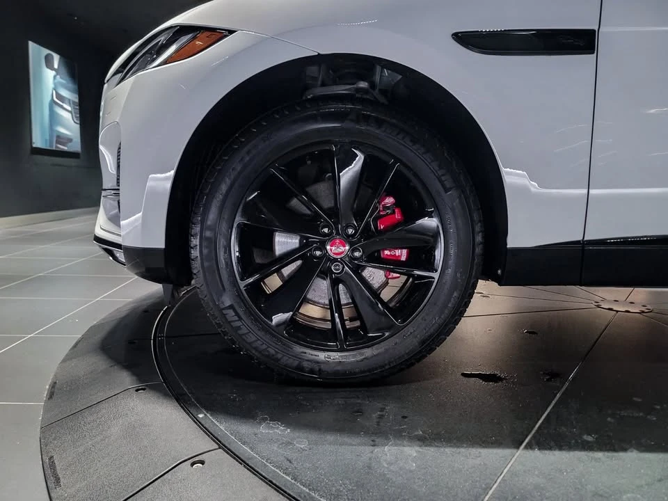2022 Jaguar F-Pace - Image 15 of 17