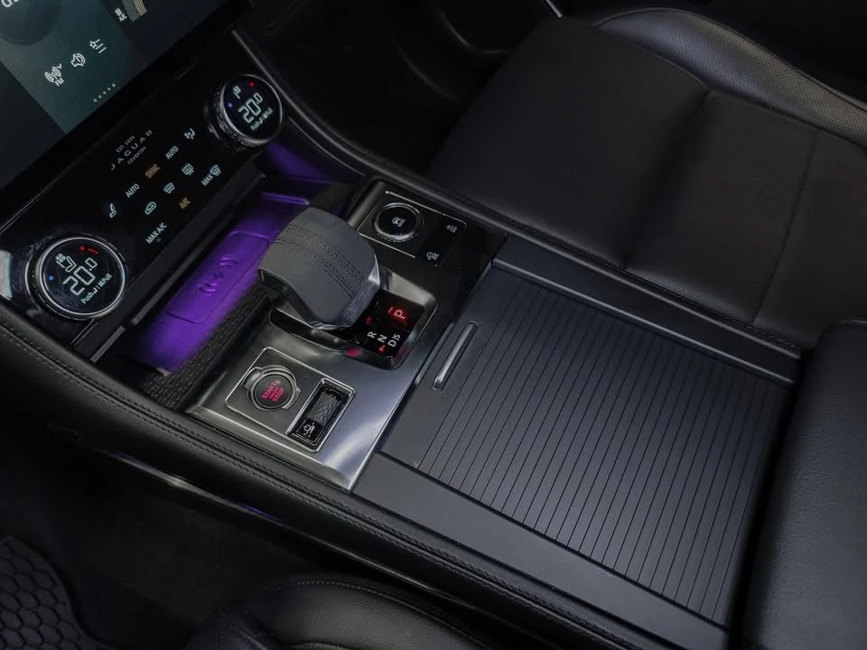 2022 Jaguar F-Pace - Image 12 of 17