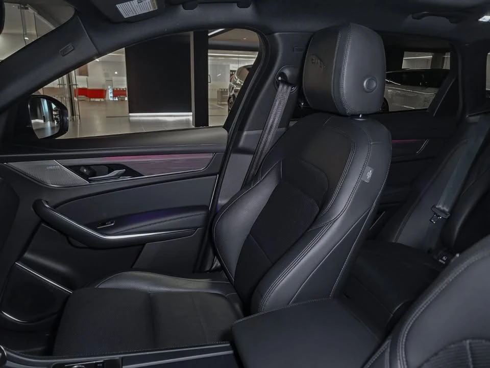2022 Jaguar F-Pace - Image 13 of 17