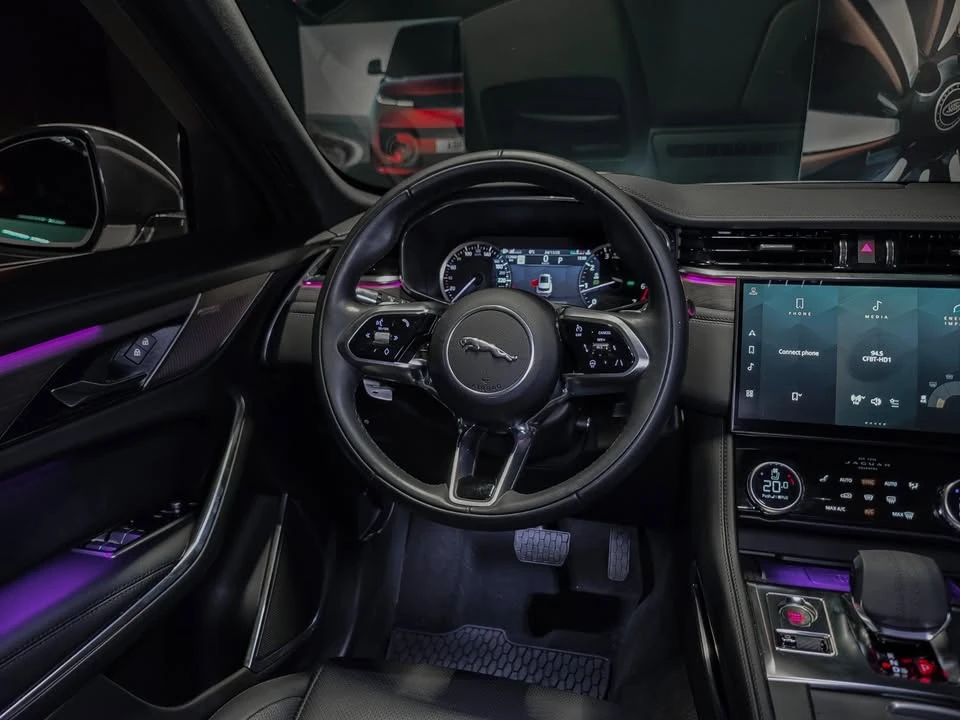 2022 Jaguar F-Pace - Image 8 of 17
