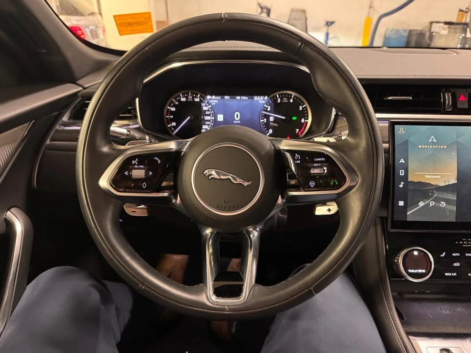 2022 Jaguar F-Pace - Image 12 of 17