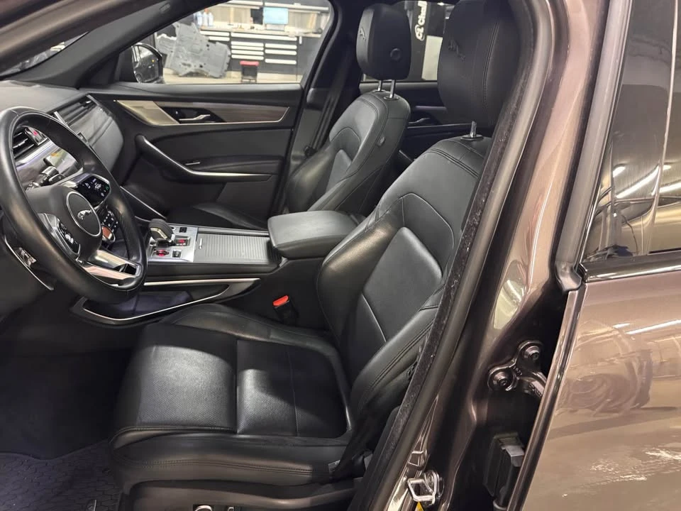 2022 Jaguar F-Pace - Image 10 of 17