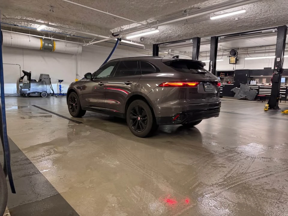 2022 Jaguar F-Pace - Image 5 of 17