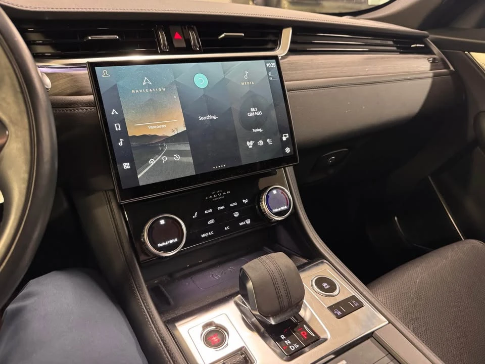2022 Jaguar F-Pace - Image 13 of 17