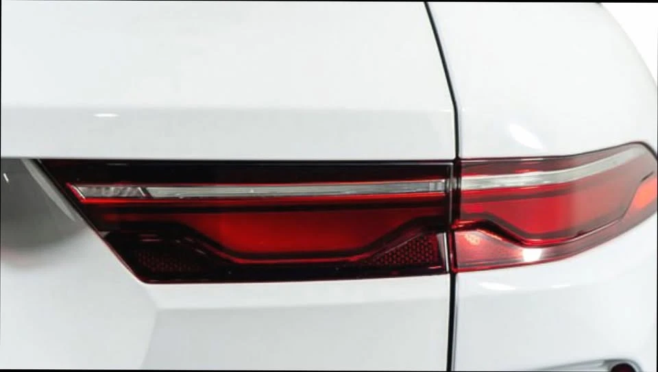2022 Jaguar F-Pace SVR - Image 10 of 15