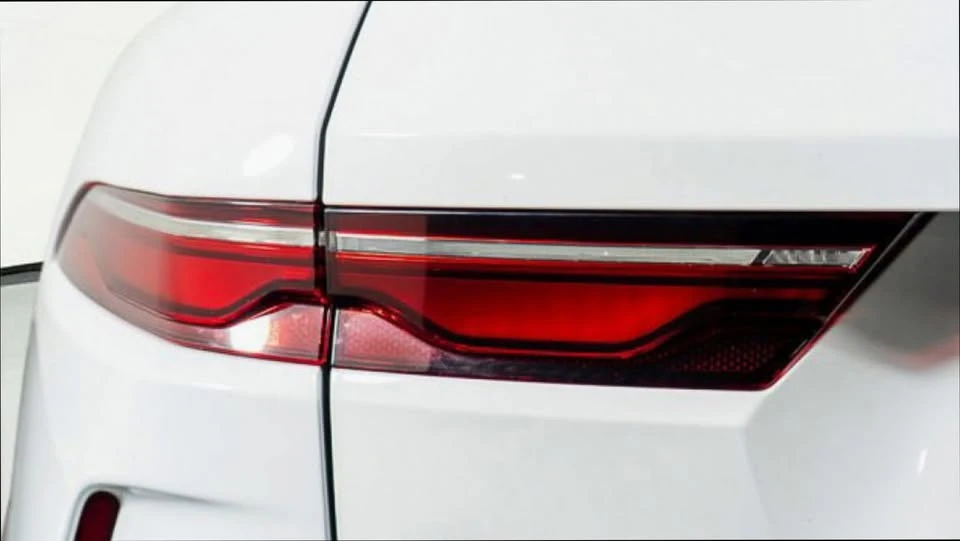 2022 Jaguar F-Pace SVR - Image 9 of 15